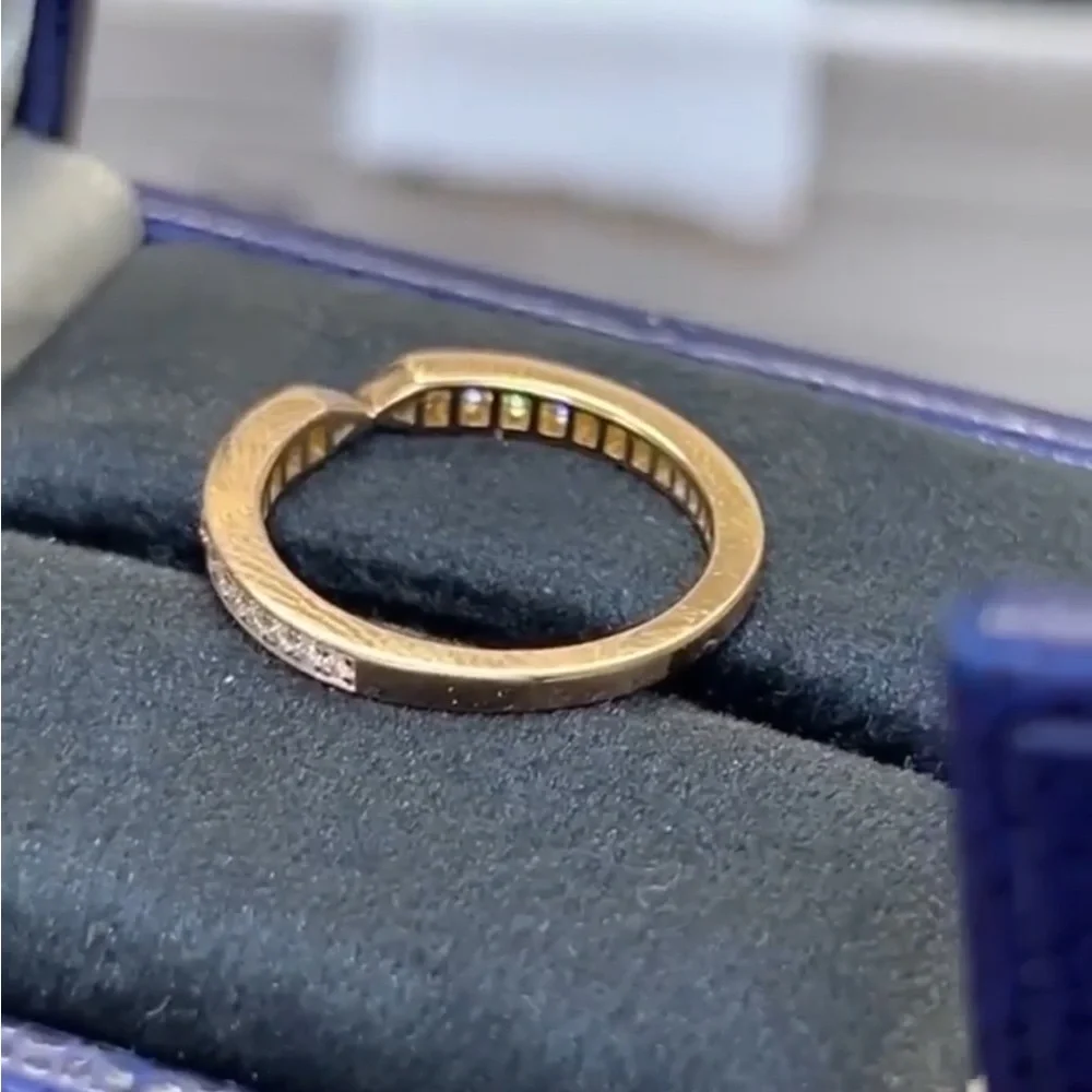 TRIOMPHE DE CHAUMET WEDDING BAND
Rose gold, diamonds, 2.5 mm - Picture 8 of 8